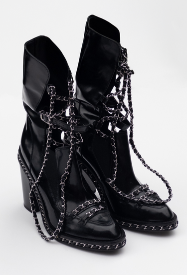Chanel boots in black patent leather with silver-tone chain, 2013 - angled view