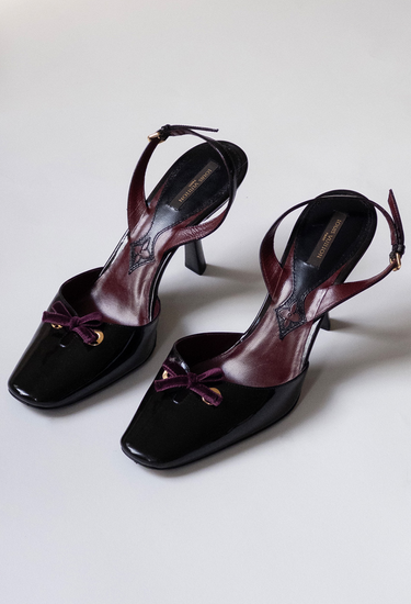 Louis Vuitton vintage plum heels in black patent leather with plum-toned velvet bow accent and gold-tone - angled view
