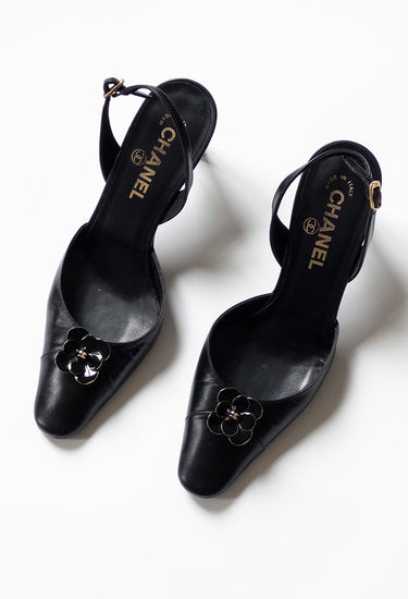 Chanel vintage Camellia heels in black leather - front view