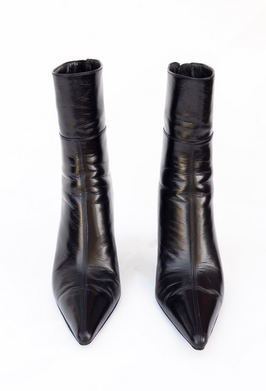 Gucci Tom Ford Era ankle boots in black leather - front view