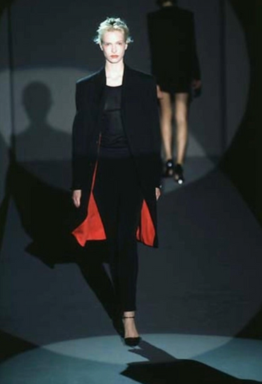 Gucci x Tom Ford coat in black wool and red lining silk, 1997 - worn/try-on view