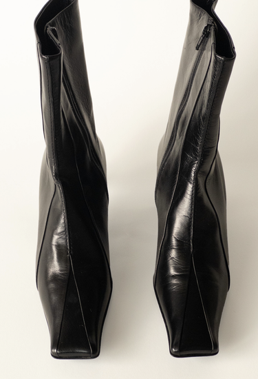 Prada vintage square toe boots in black leather, 90s - front view