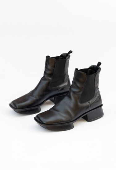 Prada vintage split sole boots in black leather, 1999 - angled view